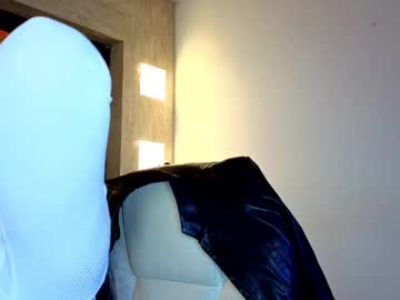 Almma_ stream photo from June 23, 2025