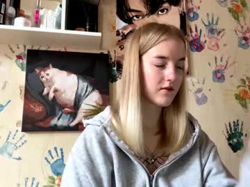 Shy_Kiss_Melt_Bloop June 25, 2025 Chaturbate stream image