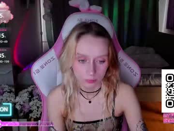 Emmalovepink stream photo from June 28, 2025