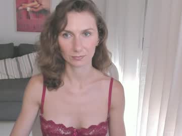 Shesleepsnaked stream photo from July 21, 2025