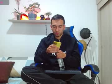 Rolos_Hot32 July 24, 2025 Chaturbate stream image