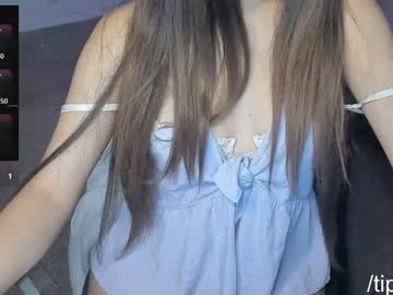 Moxiexfoxie stream photo from July 24, 2025
