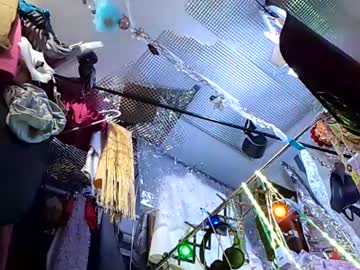 Merelyalover stream photo from July 29, 2025