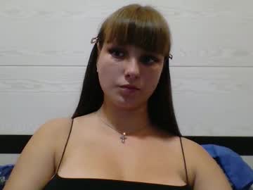 Leonaalove stream photo from August 03, 2025