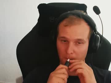 Croissant911 August 04, 2025 Chaturbate stream image