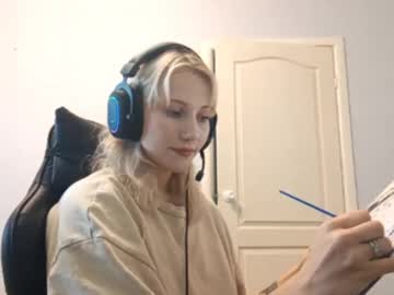 Annitaeschen August 06, 2025 Chaturbate stream image