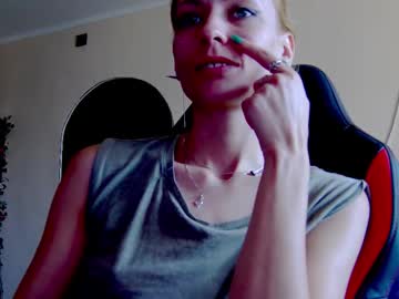 Karoline121 stream photo from August 20, 2025
