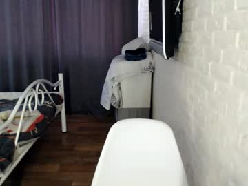 Molli_And_Tom September 08, 2025 Chaturbate stream image