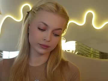 Kelly_Peachpiee September 15, 2025 Chaturbate stream image
