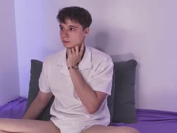 Hugebangins_ September 17, 2025 Chaturbate stream image