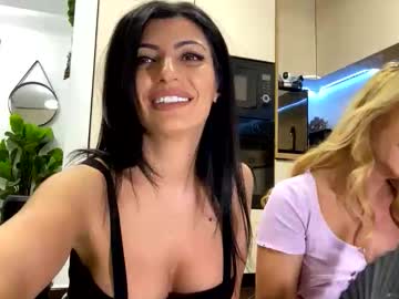 _Queensarah_ stream photo from September 20, 2025