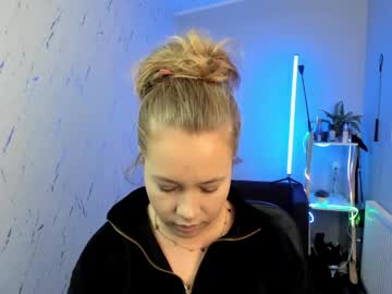 Holly_Bb95 October 01, 2025 Chaturbate stream image