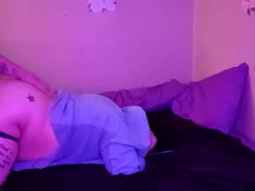 Hungwhiteguy1221 October 07, 2025 Chaturbate stream image