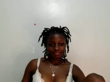 Lynnesee October 07, 2025 Chaturbate stream image