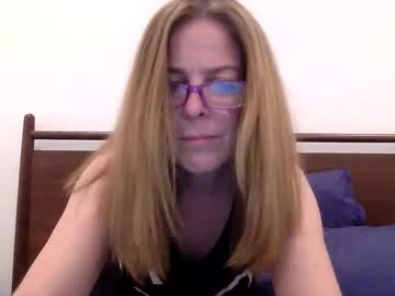 Iampoppyy stream photo from October 13, 2025