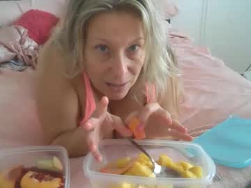 Peaches_N_Creem October 14, 2025 Chaturbate stream image
