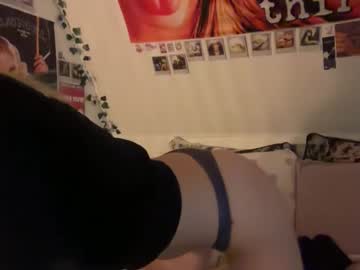 Petitecrystals October 17, 2025 Chaturbate stream image