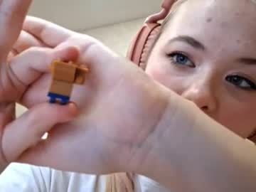 Jeanesochan October 19, 2025 Chaturbate stream image
