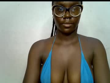 Black_Petitqueen12 October 31, 2025 Chaturbate stream image