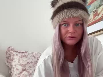 Hellokittyluverr November 04, 2025 Chaturbate stream image
