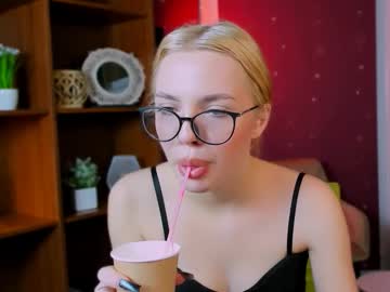 Moon_Shine25 November 07, 2025 Chaturbate stream image