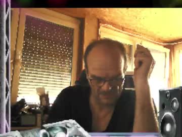 R_2d2_ November 14, 2025 Chaturbate stream image