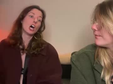 2girls1boat November 17, 2025 Chaturbate stream image