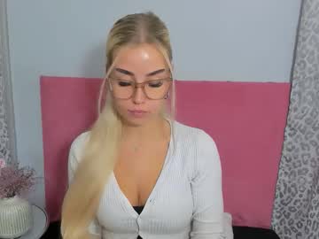 Kristyflowers November 18, 2025 Chaturbate stream image