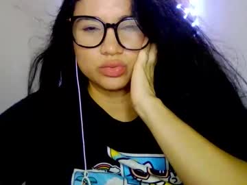 Laurengirls1 stream photo from November 19, 2025