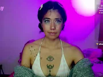 Roxanbunny stream photo from November 19, 2025