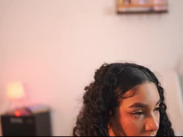 Yuyi_Cam November 22, 2025 Chaturbate stream image