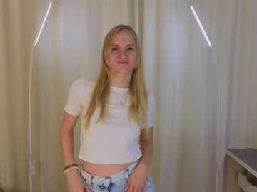 Isauraluciano November 25, 2025 Chaturbate stream image