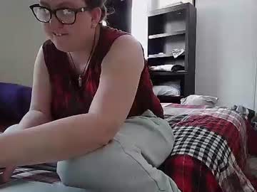 Fuzzypeaches87 December 04, 2025 Chaturbate stream image