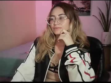 Juliamack stream photo from December 06, 2025