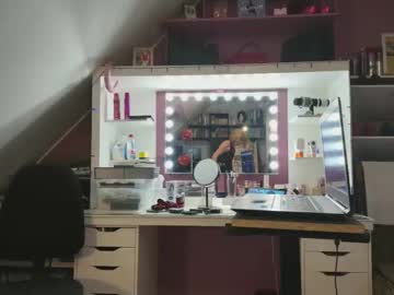 Petrapleasure December 08, 2025 Chaturbate stream image