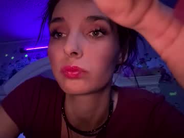 Hollyquinniscute stream photo from December 13, 2025