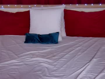 Lovelycaroline_ stream photo from December 13, 2025