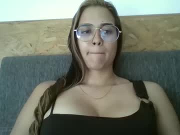 Triana_Bell December 16, 2025 Chaturbate stream image