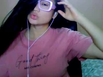 Laurengirls1 stream photo from December 19, 2025
