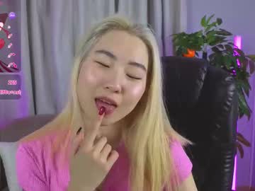 Yunnaluv March 04, 2026 Chaturbate stream image
