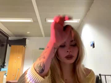 Yolandopettes March 28, 2026 Chaturbate stream image