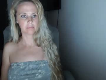 Love_On_ April 01, 2026 Chaturbate stream image