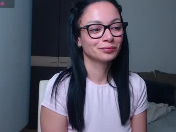 Serenesophi April 01, 2026 Chaturbate stream image