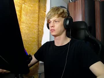 Shyredstar April 01, 2026 Chaturbate stream image