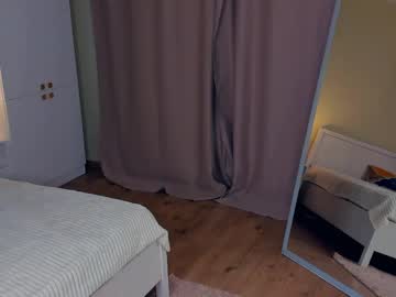 Sunnileys April 01, 2026 Chaturbate stream image