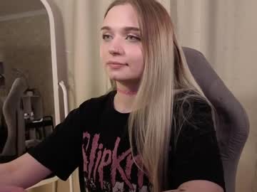 Lucysbrain April 01, 2026 Chaturbate stream image
