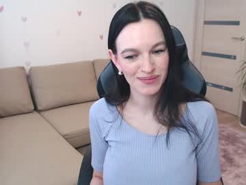 Lilliyves April 06, 2026 Chaturbate stream image