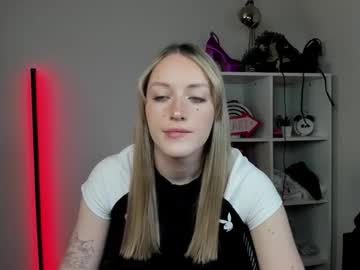 Evelynblond April 07, 2026 Chaturbate stream image