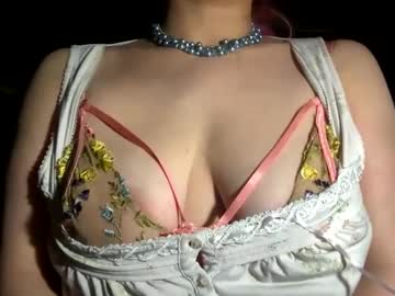 Crystalyn777 April 08, 2026 Chaturbate stream image