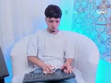 Newdannii April 08, 2026 Chaturbate stream image